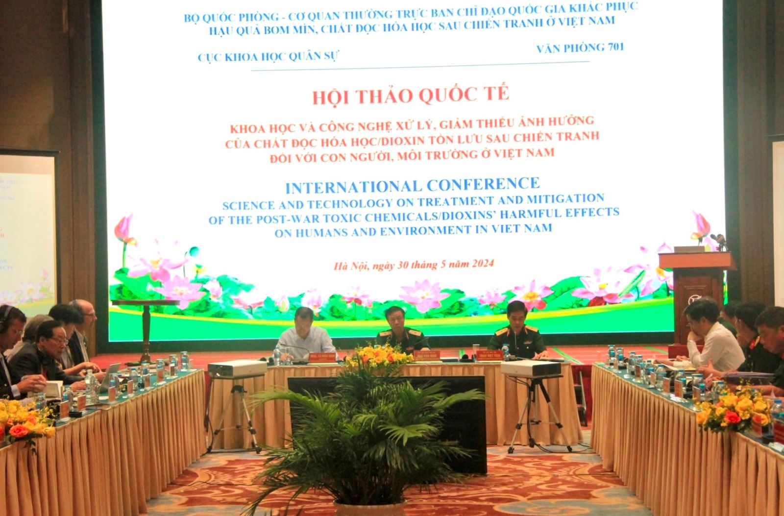 Ứng dụng KHCN trong việc giảm thiểu tác động của chất độc hoá học/ dioxin lưu tồn tại Việt Nam