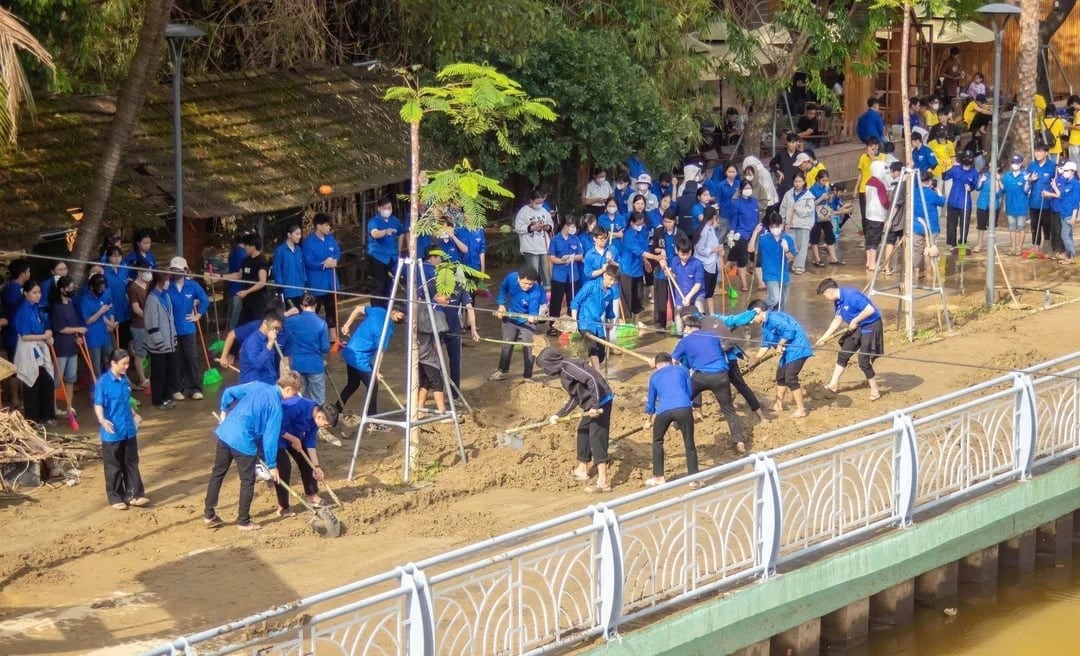 Cục Môi trường chủ động hướng dẫn xử lý môi trường sau mưa lũ