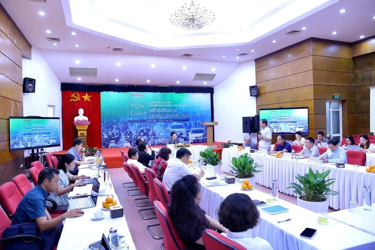 Nhìn nhận đầy đủ, khách quan vấn đề chuyển đổi xe xăng sang xe điện