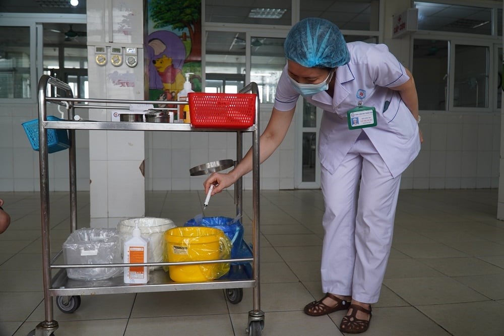 Xử lý rác thải y tế bằng công nghệ vi sóng hiện đại
