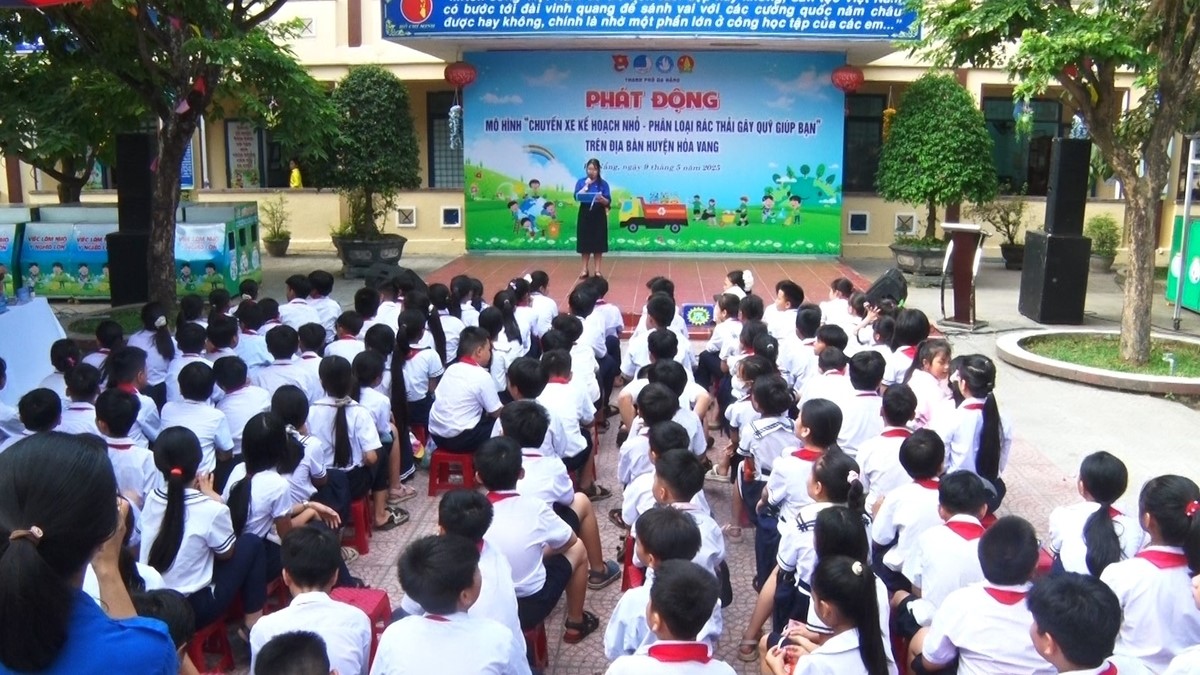 Triển khai mô hình 'Chuyến xe Kế hoạch nhỏ - Phân loại rác thải'