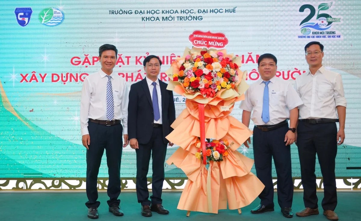 25 năm đào tạo, cung ứng nguồn nhân lực bảo vệ tài nguyên và môi trường