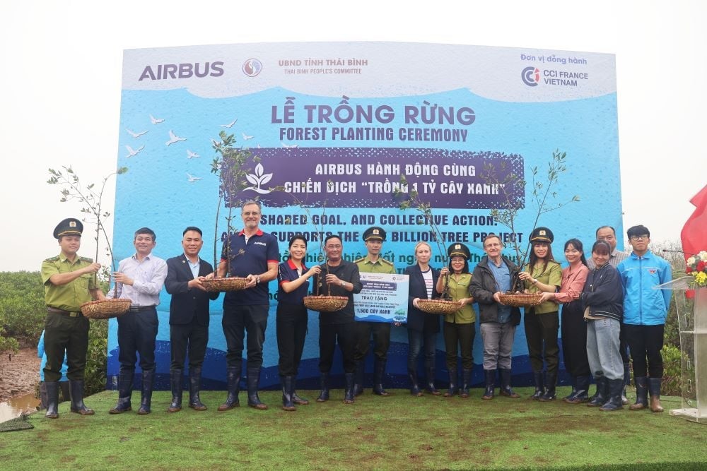 Airbus hưởng ứng chiến dịch 'Trồng 1 tỷ cây xanh', hỗ trợ trồng rừng ngập mặn
