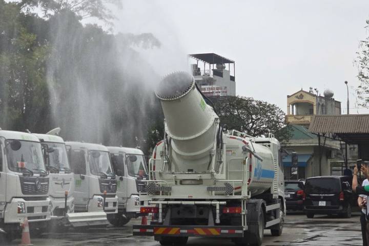 Hà Nội áp dụng phương pháp phun sương siêu nhỏ để giảm ô nhiễm không khí