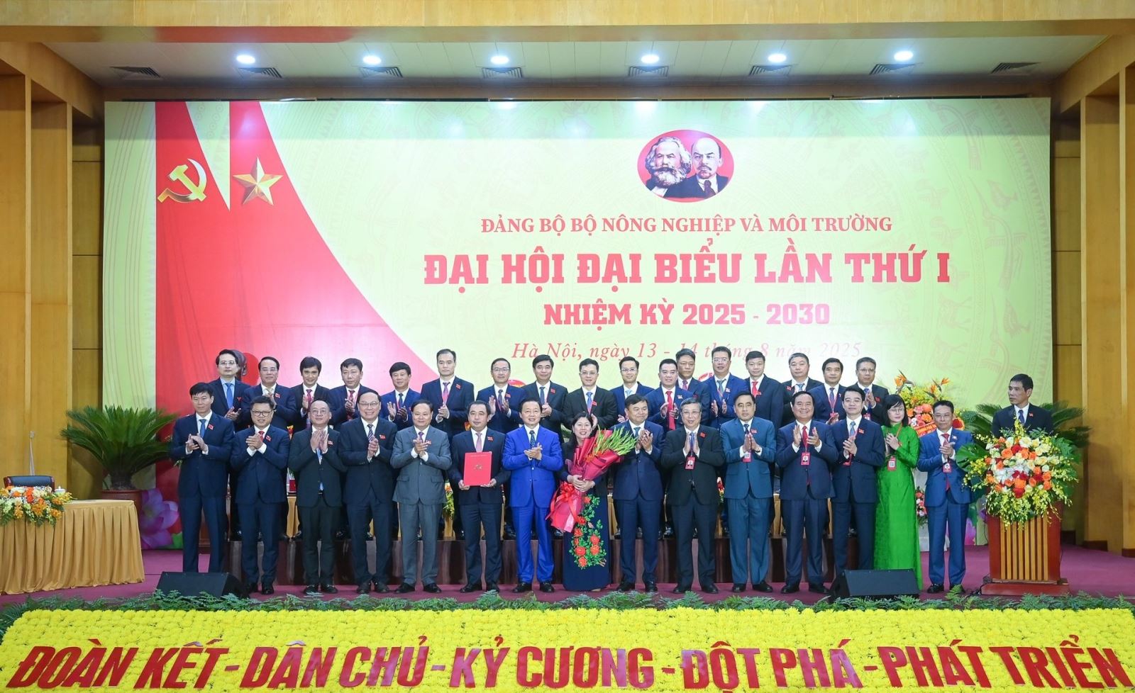 Ra mắt Ban chấp hành Đảng bộ Bộ Nông nghiệp và Môi trường khóa I, nhiệm kỳ 2025-2030