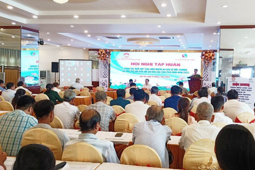 Hơn 100 đại biểu tham dự Hội nghị tập huấn về bảo vệ môi trường, ứng phó biến đổi khí hậu