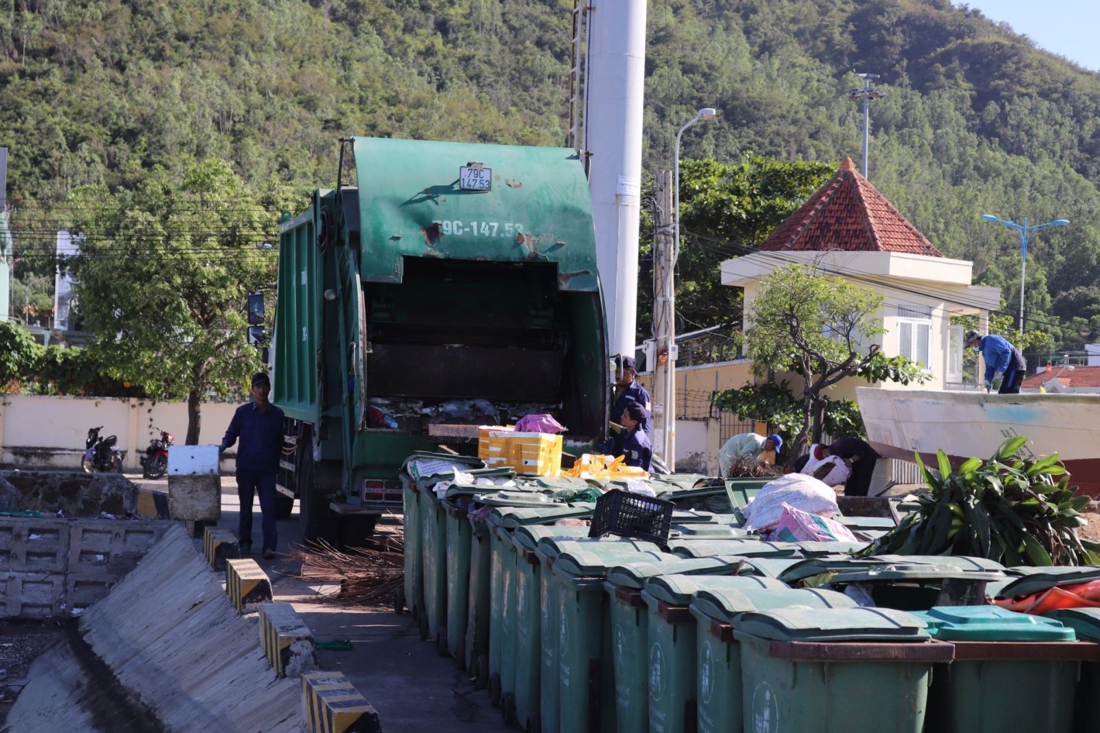 Tăng cường hiệu quả thu gom, phân loại, xử lý chất thải rắn