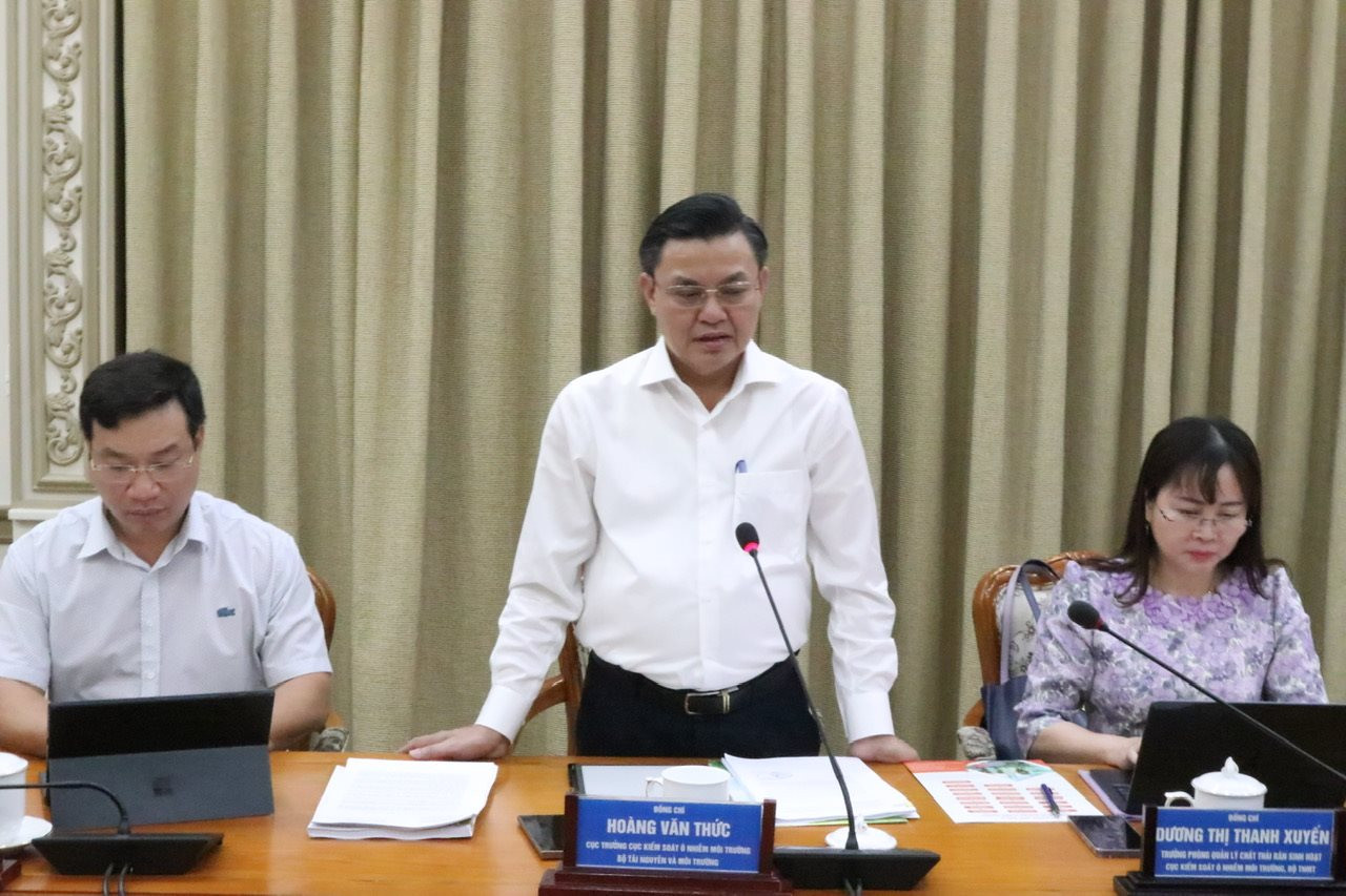 Bộ Tài nguyên và Môi trường làm việc với UBND thành phố Hồ Chí Minh về công tác quản lý chất thải rắn sinh hoạt, nhập khẩu phế liệu làm nguyên liệu trên sản xuất trên địa bàn